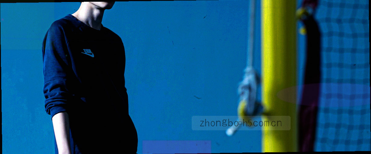 深色背景中抽象数据锁与青瓷绿索引线条组成的个人信息保护视觉